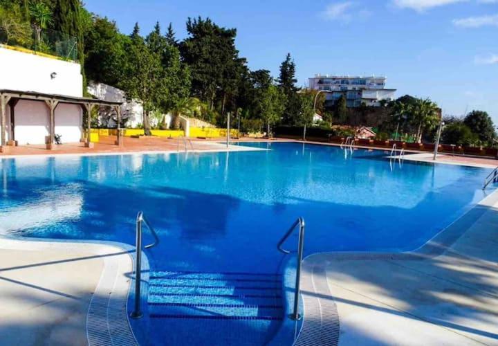 Апартаменты Apartamento Con Vistas Al Mar En Puerto Marina Торремолинос Экстерьер фото